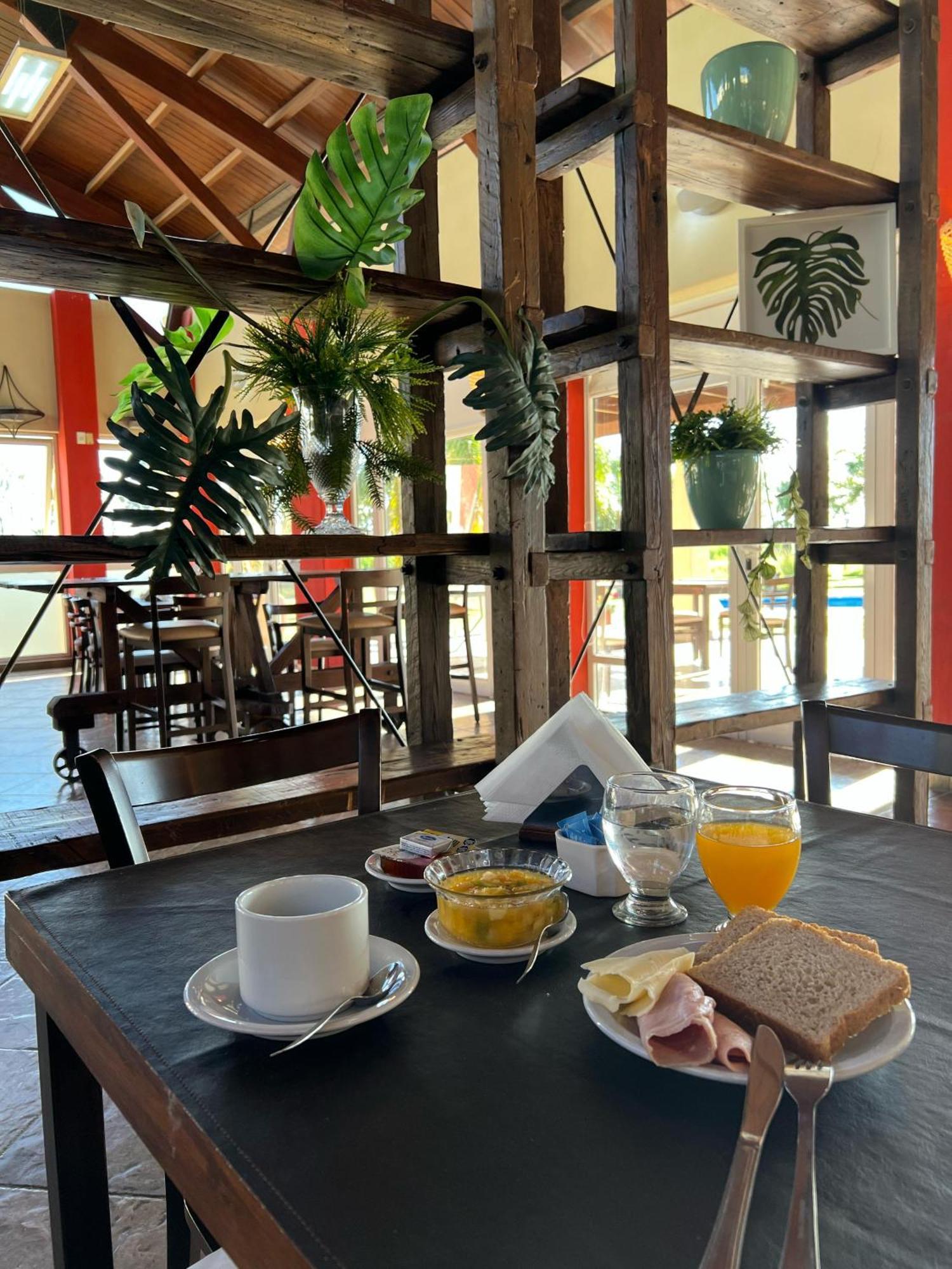 Howard Johnson Inn Rosario De La Frontera Luaran gambar
